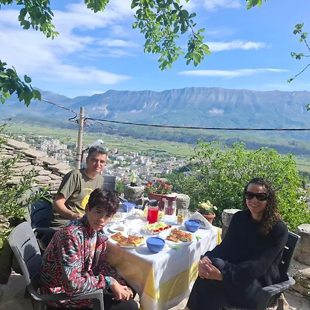 Arpet Gæstehus Gjirokastër