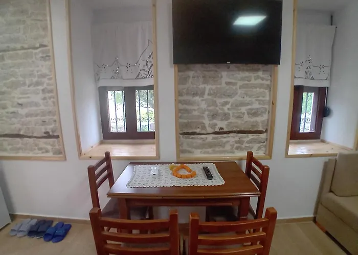Arpet بيت ضيافة Gjirokastër
