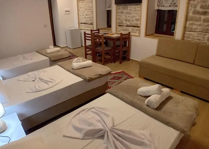 Arpet بيت ضيافة Gjirokastër