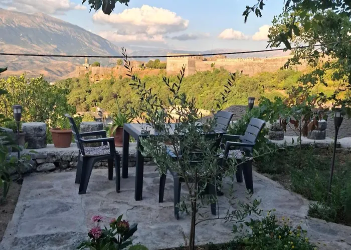 Arpet بيت ضيافة Gjirokastër