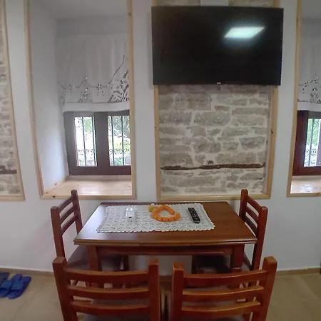 Arpet 招待所 Gjirokastër