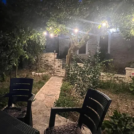 Arpet 招待所 Gjirokastër