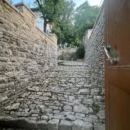 Arpet 招待所 Gjirokastër