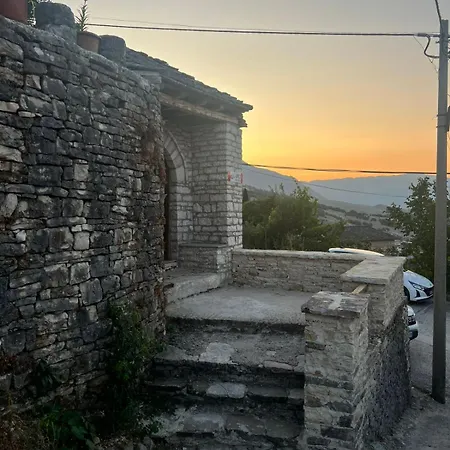 Arpet 招待所 Gjirokastër