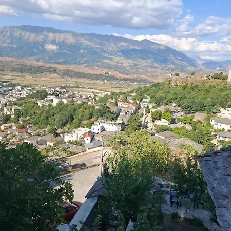 Arpet 招待所 Gjirokastër