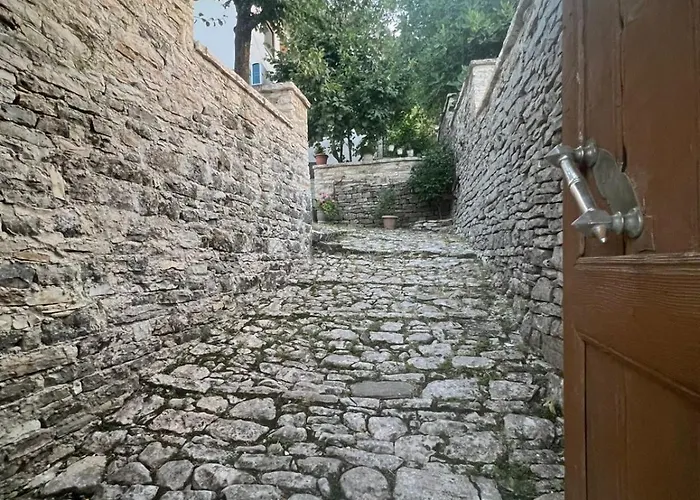 Arpet Gasthof Gjirokastër